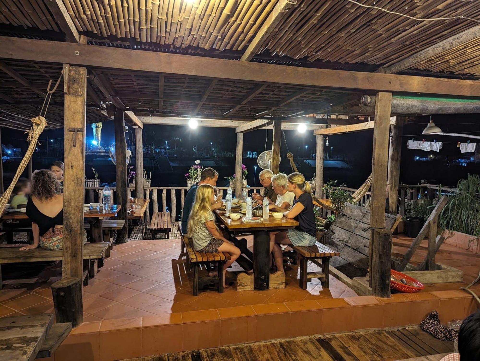 St 63 Home Stay & Tour Kampong Khleang Exterior photo